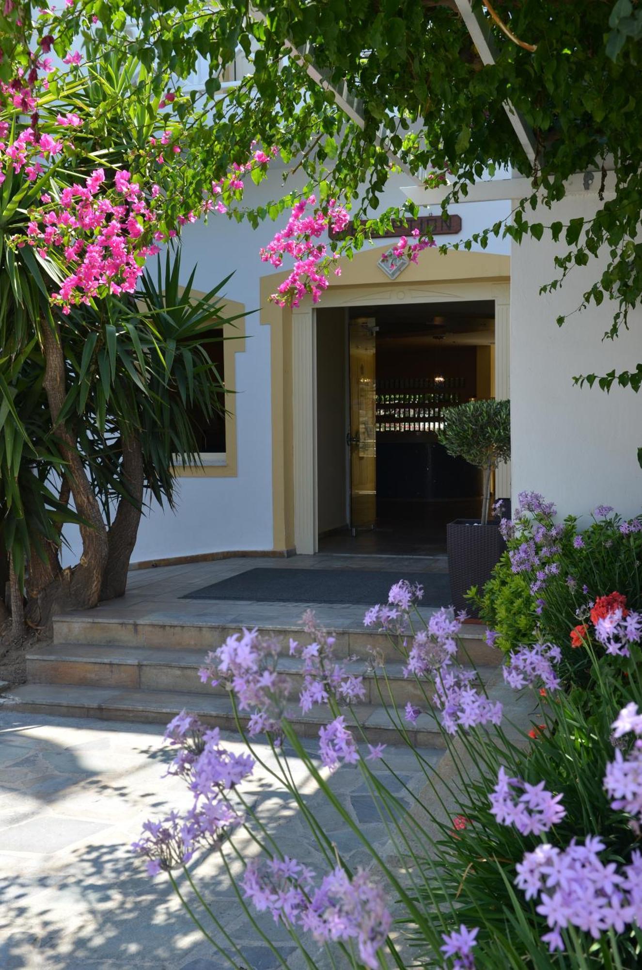 Dolphin Bay Seaside Resort & Suites Galissas Ngoại thất bức ảnh