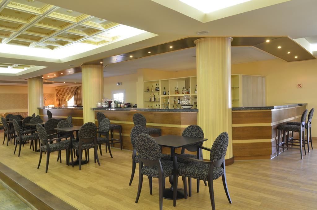 Dolphin Bay Seaside Resort & Suites Galissas Ngoại thất bức ảnh